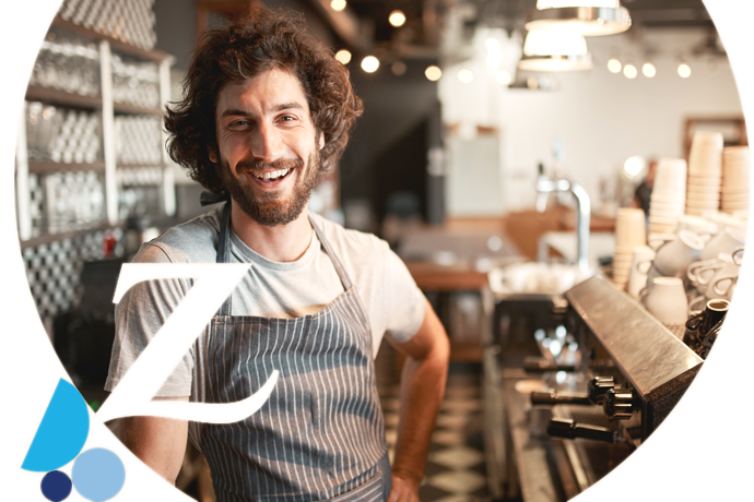 trabajador  de una cafetería sonriente