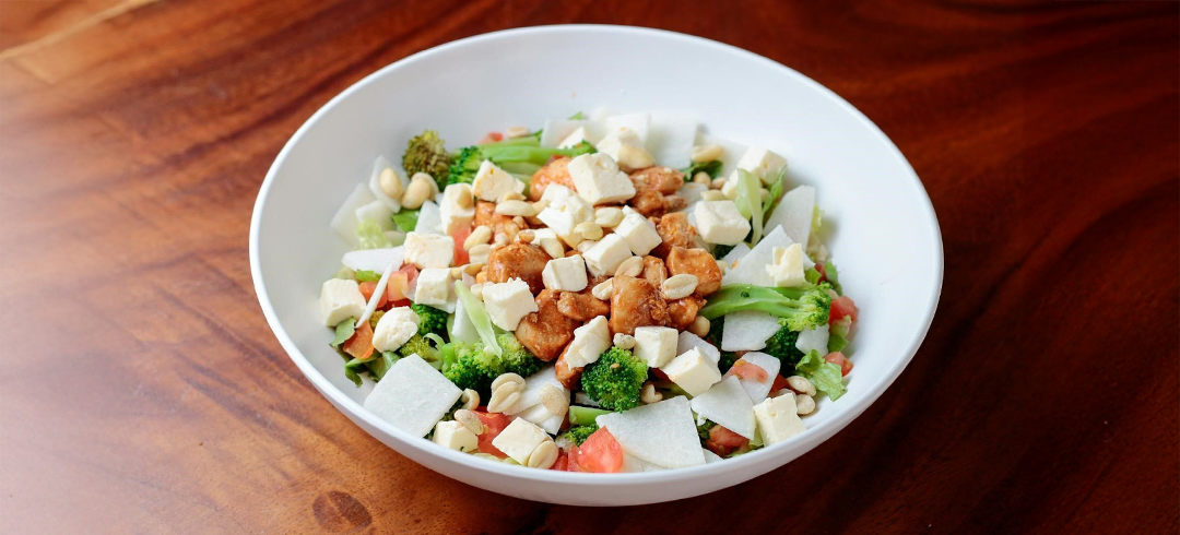 Ensalada variada en un plato